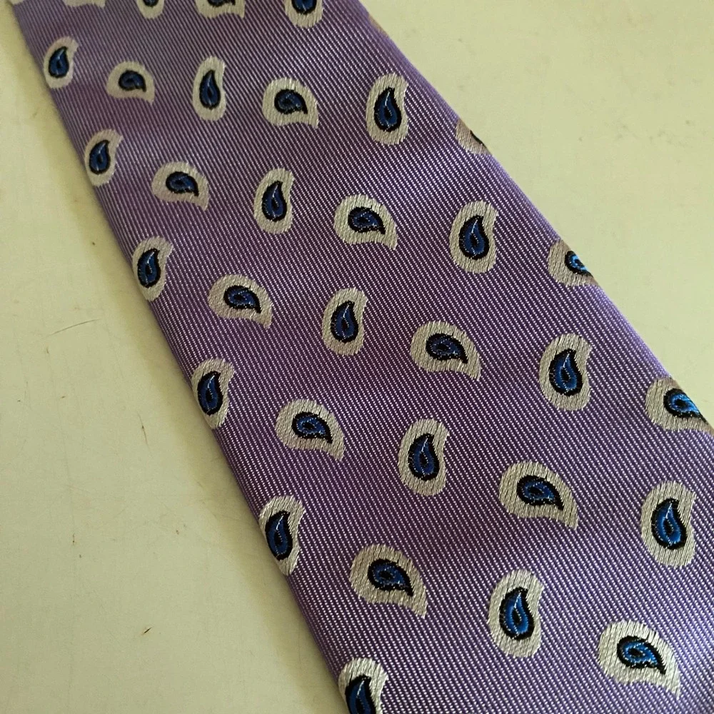 Lauren Ralph Lauren Men's Tie Lavender Purple Blue Silver Paisley Necktie